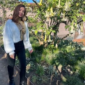 Meet your Posher, Ly